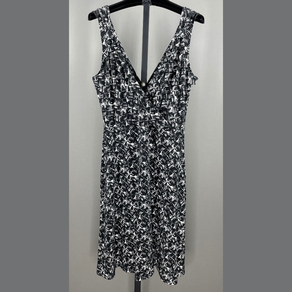 NEW Ann Taylor Dress Womens Small black off white fit flare preppy casual